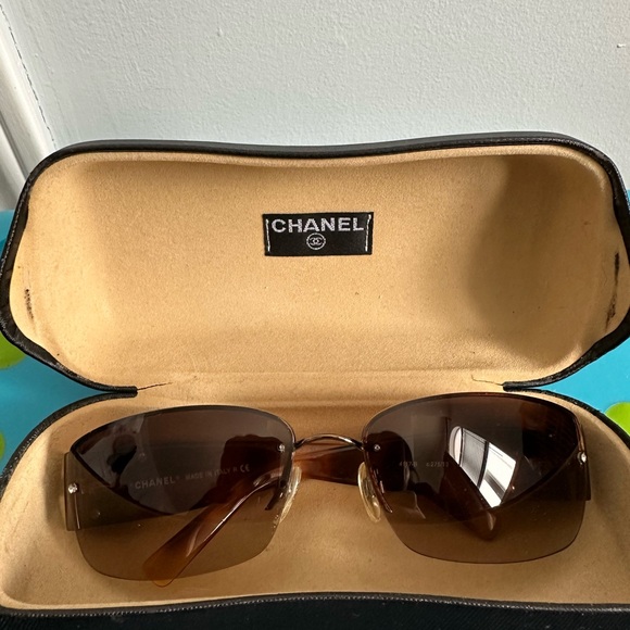 CHANEL Tortoise Shell Sunglasses with Silver Logo - Picture 9 of 10